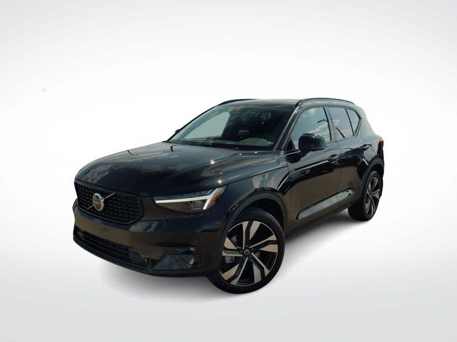 2024 Volvo XC40 Ultimate Dark Theme