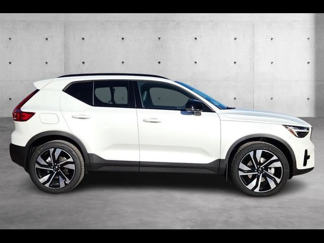 2024 Volvo XC40 Ultimate Dark Theme