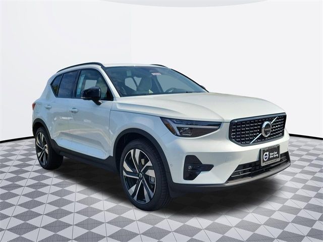 2024 Volvo XC40 Ultimate Dark Theme