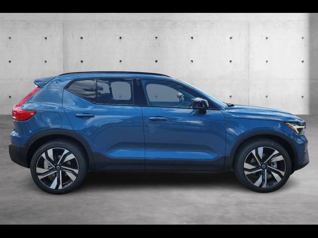 2024 Volvo XC40 Ultimate Dark Theme