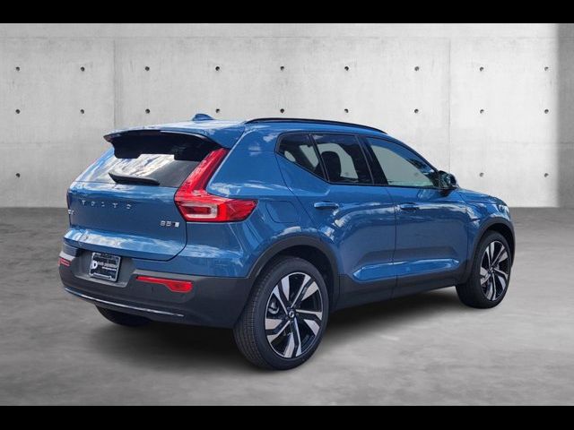 2024 Volvo XC40 Ultimate Dark Theme