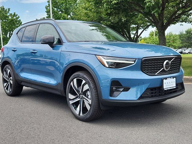 2024 Volvo XC40 Ultimate Dark Theme