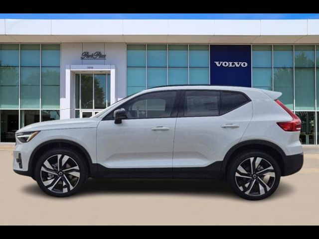 2024 Volvo XC40 Ultimate Dark Theme