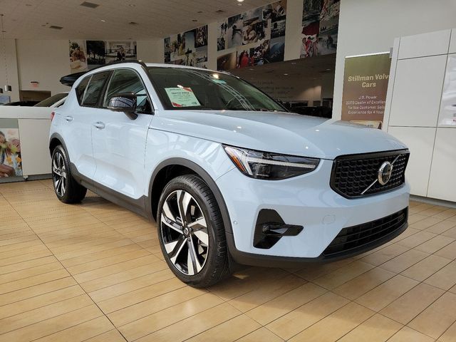 2024 Volvo XC40 Ultimate Dark Theme