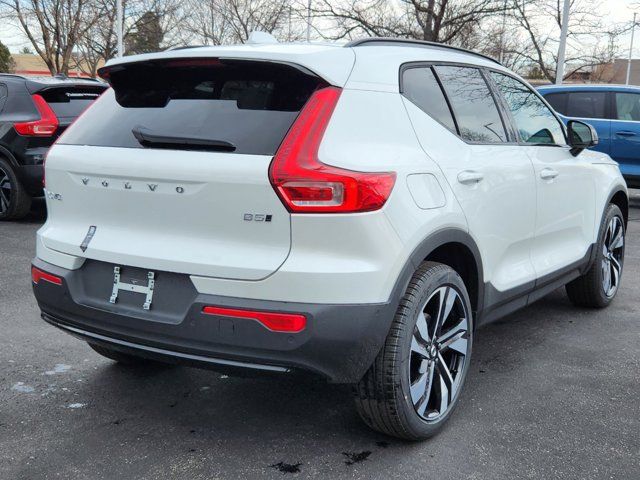 2024 Volvo XC40 Ultimate Dark Theme