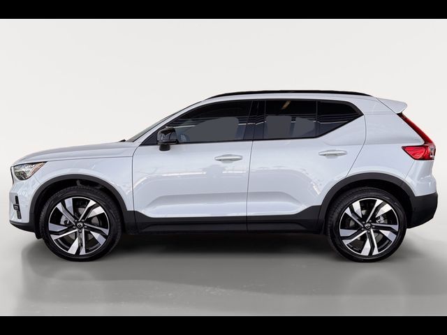 2024 Volvo XC40 Ultimate Dark Theme