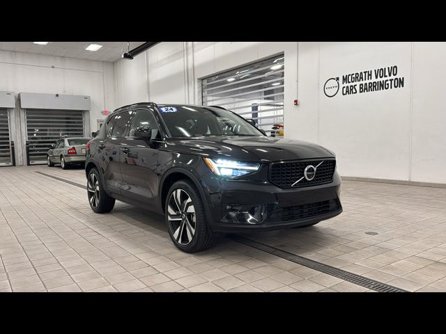 2024 Volvo XC40 Ultimate Dark Theme