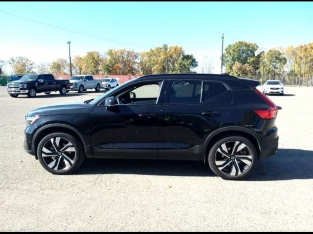 2024 Volvo XC40 Ultimate Dark Theme