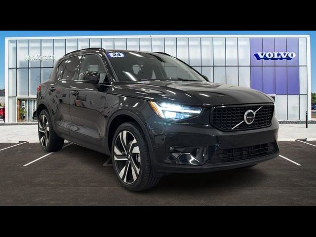 2024 Volvo XC40 Ultimate Dark Theme