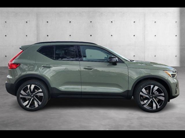 2024 Volvo XC40 Ultimate Dark Theme