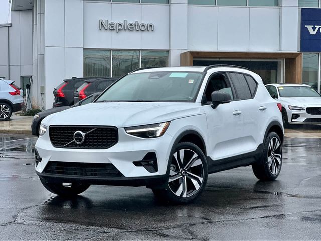 2024 Volvo XC40 Ultimate Dark Theme