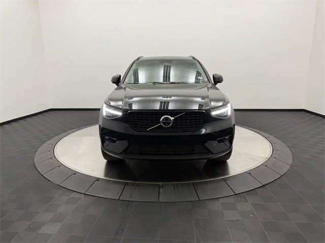 2024 Volvo XC40 Ultimate Dark Theme