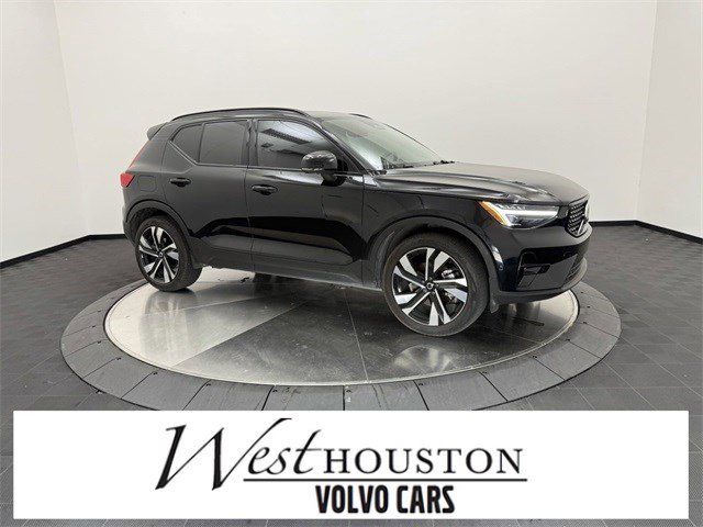 2024 Volvo XC40 Ultimate Dark Theme