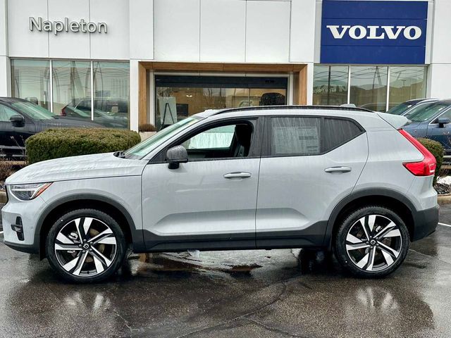 2024 Volvo XC40 Ultimate Dark Theme