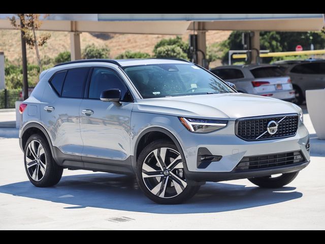 2024 Volvo XC40 Ultimate Dark Theme