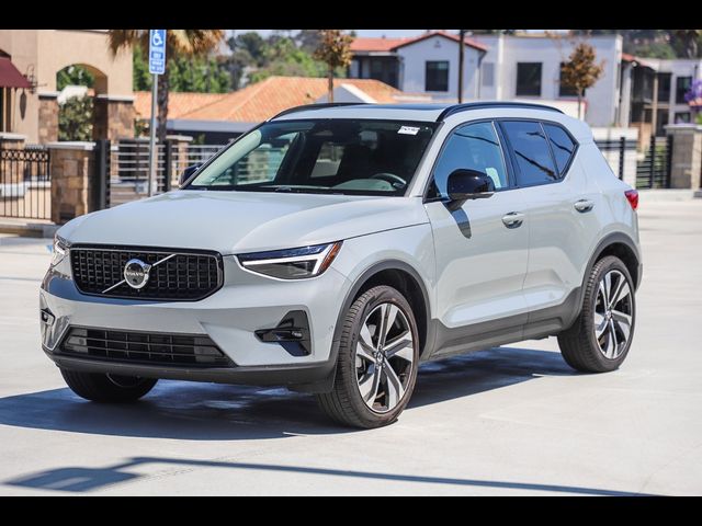 2024 Volvo XC40 Ultimate Dark Theme