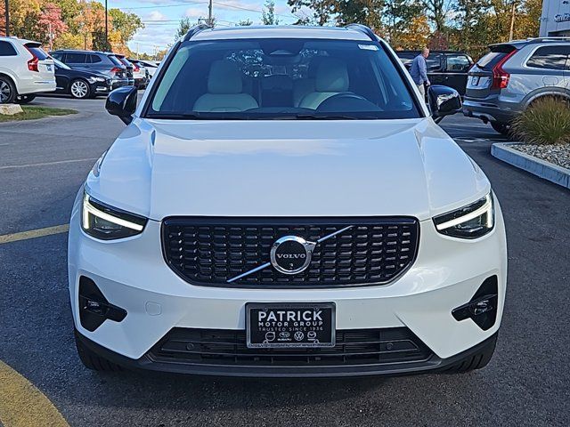 2024 Volvo XC40 Ultimate Dark Theme