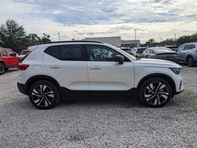 2024 Volvo XC40 Ultimate Dark Theme