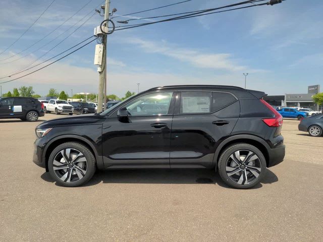 2024 Volvo XC40 Ultimate Dark Theme