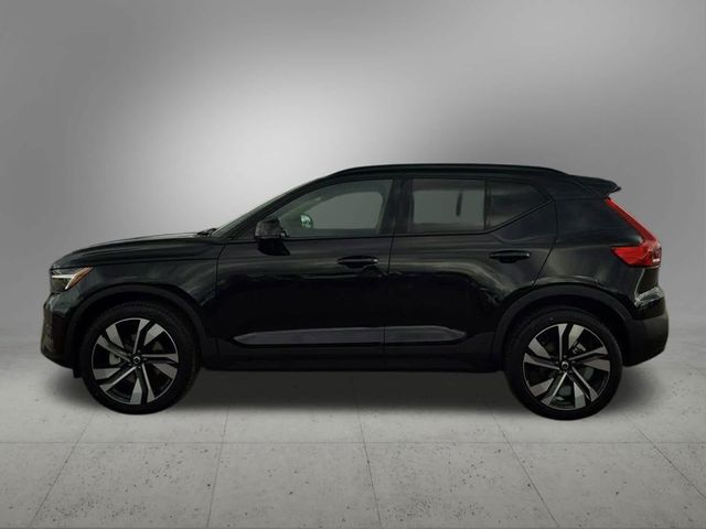 2024 Volvo XC40 Ultimate Dark Theme