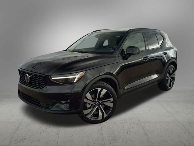 2024 Volvo XC40 Ultimate Dark Theme