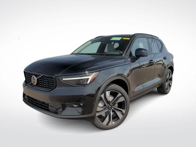 2024 Volvo XC40 Ultimate Dark Theme