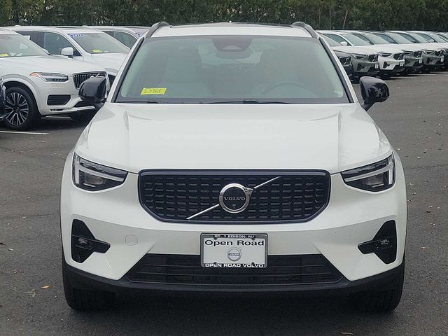 2024 Volvo XC40 Ultimate Dark Theme