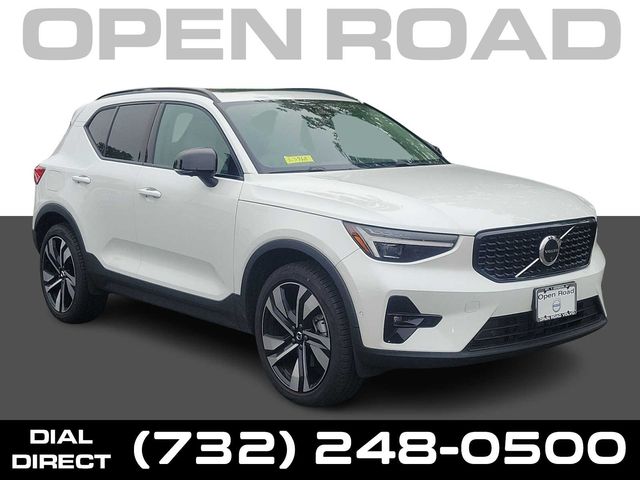 2024 Volvo XC40 Ultimate Dark Theme