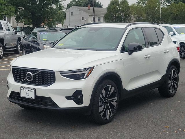 2024 Volvo XC40 Ultimate Dark Theme