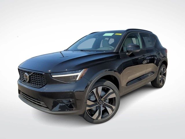 2024 Volvo XC40 Ultimate Dark Theme