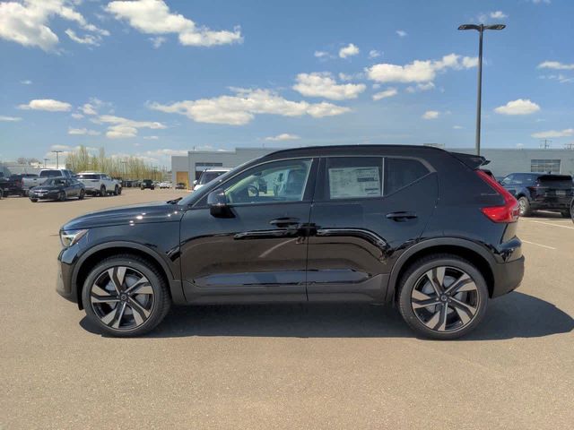 2024 Volvo XC40 Ultimate Dark Theme