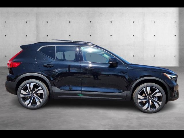 2024 Volvo XC40 Ultimate Dark Theme