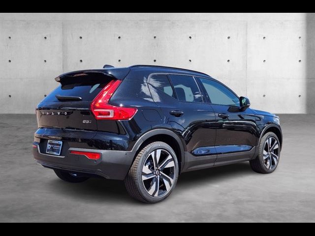 2024 Volvo XC40 Ultimate Dark Theme