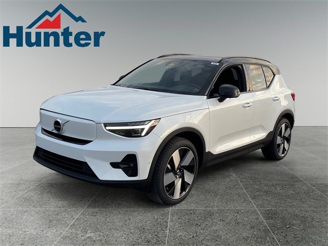 2024 Volvo XC40 Plus Dark Theme