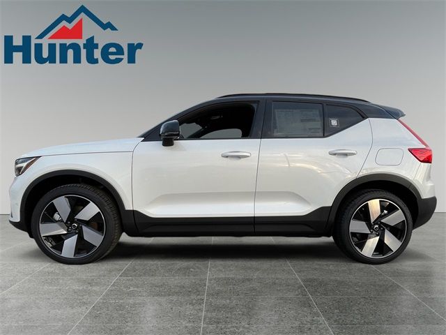 2024 Volvo XC40 Plus Dark Theme