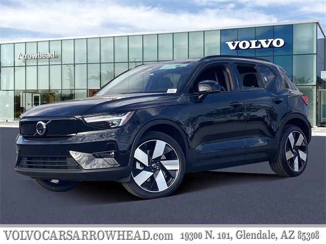 2024 Volvo XC40 Plus Dark Theme