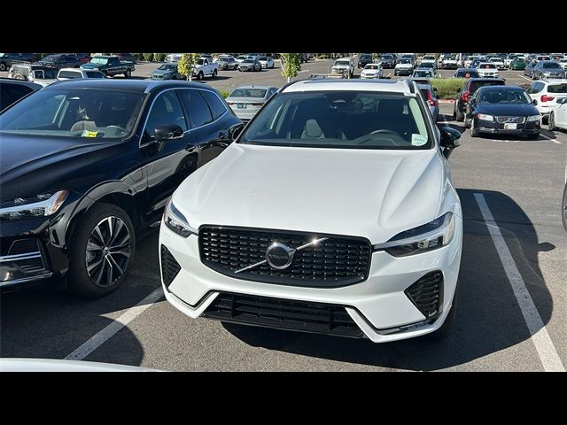 2024 Volvo XC60 Core Dark Theme