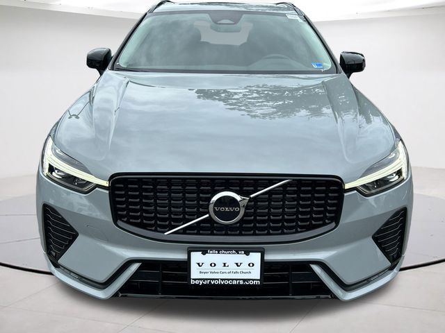 2024 Volvo XC60 Core Dark Theme