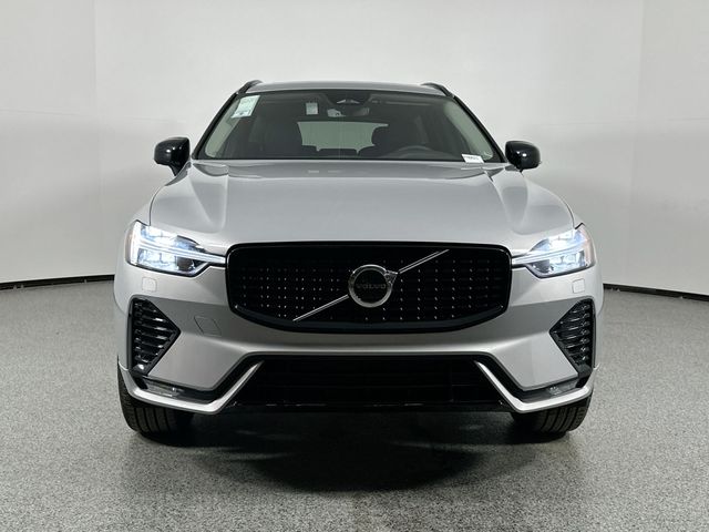 2024 Volvo XC60 Core Dark Theme