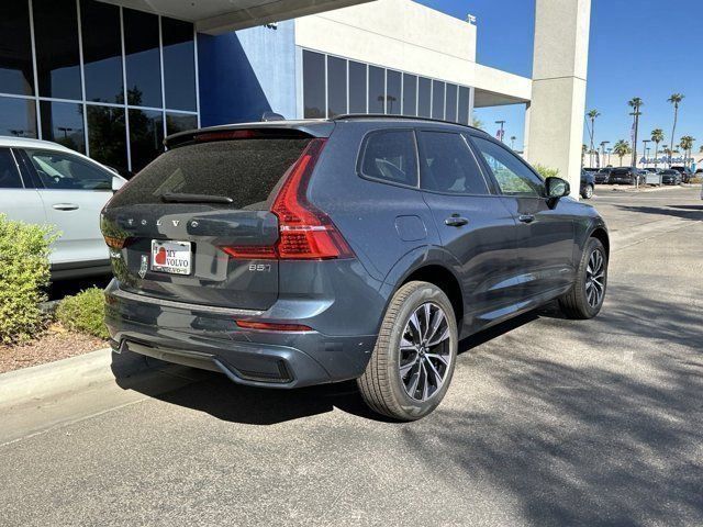 2024 Volvo XC60 Core Dark Theme