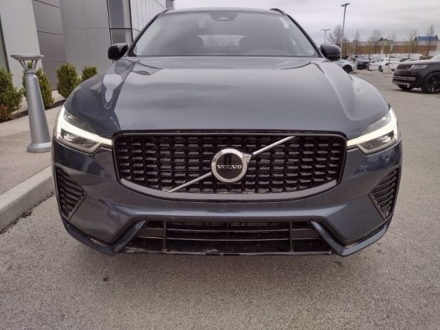 2024 Volvo XC60 Core Dark Theme