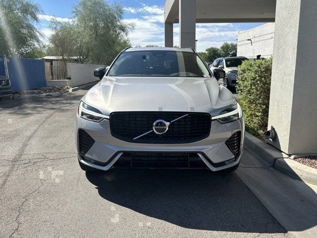 2024 Volvo XC60 Core Dark Theme