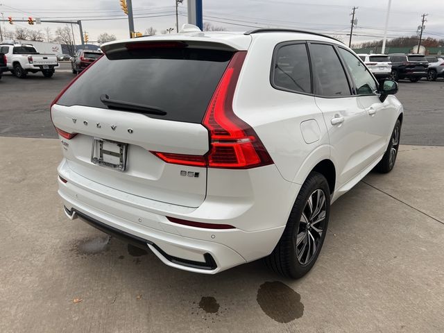 2024 Volvo XC60 Core Dark Theme