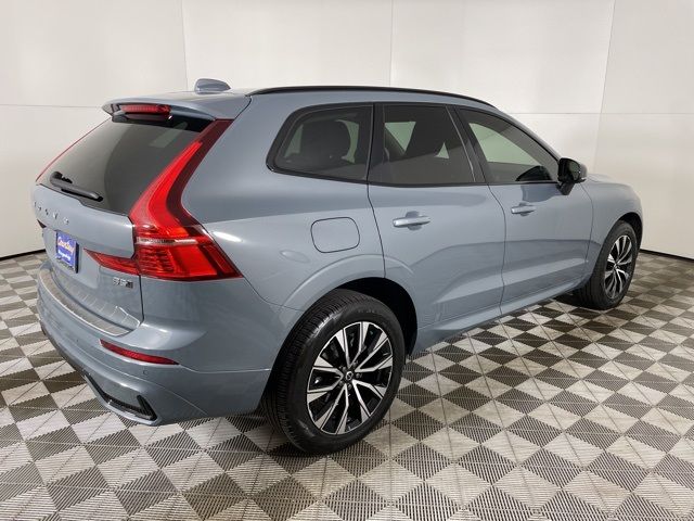 2024 Volvo XC60 Core Dark Theme