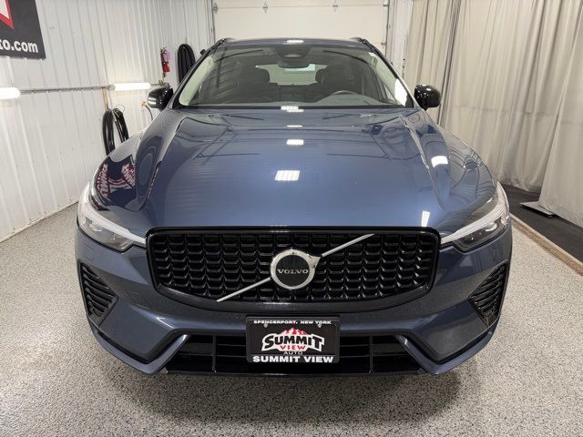 2024 Volvo XC60 Core Dark Theme