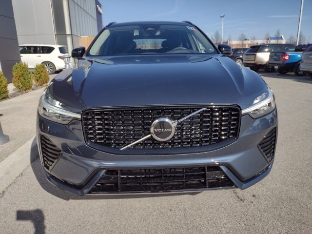 2024 Volvo XC60 Core Dark Theme