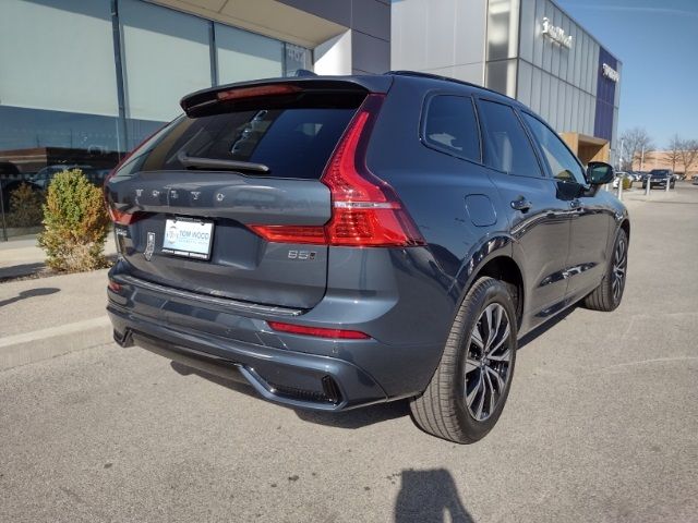 2024 Volvo XC60 Core Dark Theme