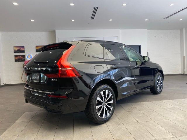 2024 Volvo XC60 Core Dark Theme