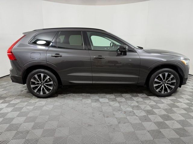 2024 Volvo XC60 Core Dark Theme