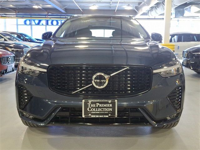 2024 Volvo XC60 Core Dark Theme